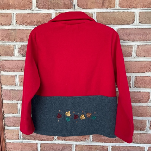 Vintage red and gray button-down fleece with appliqué. Size petite medium. - Picture 2 of 10